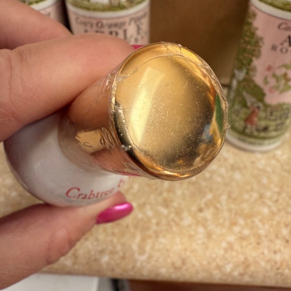 Vintage Crabtree & Evelyn Apple Room Spray Collection with Gold Accents 1 New - Picture 4 of 9